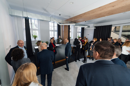 Na zdjęciu widać otwarcie Welcome Office