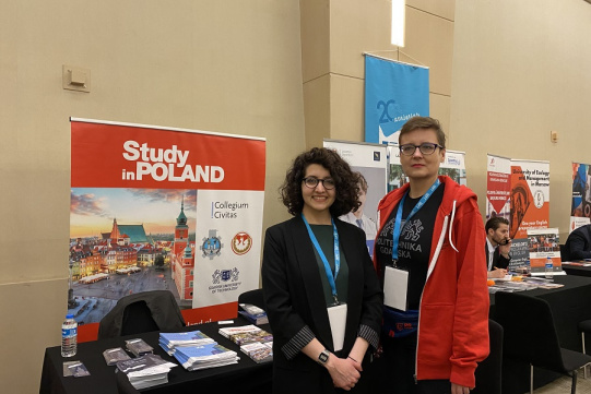 Na zdjęciu widać pracowniczki Politechniki Gdańskiej na targach w Stambule