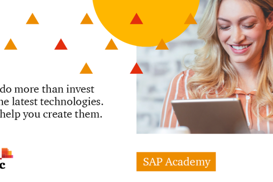 Na zdjęciu na jasnym tle znajduje się po prawej stronie twarz kobiety oraz po lewej stronie informacja o praktykach.