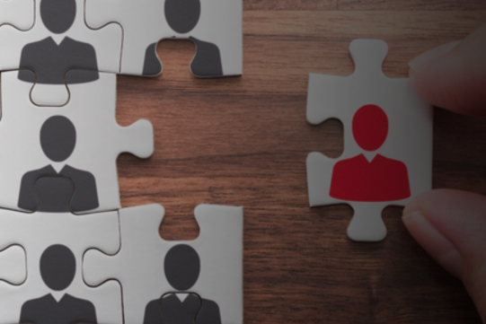 puzzle z dokładanym brakującym elementem