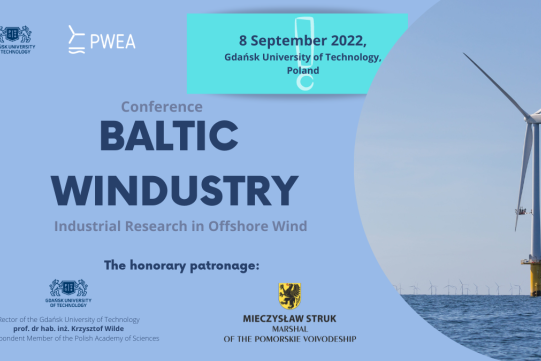 Na zdjęciu, na niebieskim tle, po prawej stronie widoczny jest wiatrak morski, po lewej stronie znajdują się informacja na tema konferencji