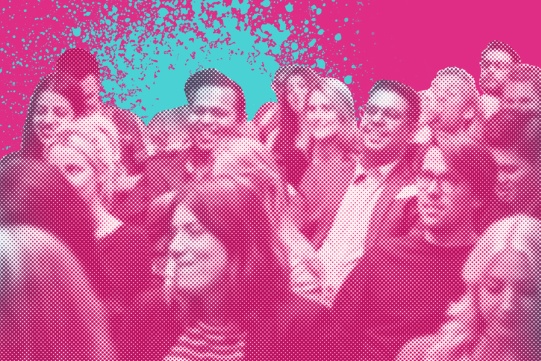 uśmiechnięci ludzie 