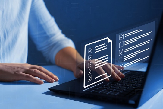 dwie dłonie i ankieta online 