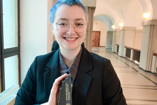 mgr inż. Zuzanna Klawikowska z nagrodą