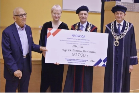 Wręczenie nagrody Zuzannie Klawikowskiej 