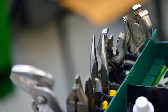 zestaw przedstawia zestaw narzędzi