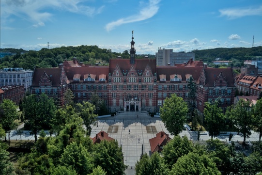 Widok na gmach główny 