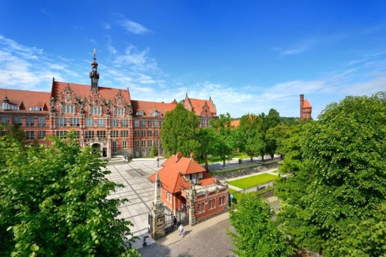 Na zdjęciu widoczny jest Gmach Główny PG