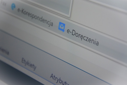 Zdjęcie z napisem e-Doręczenia