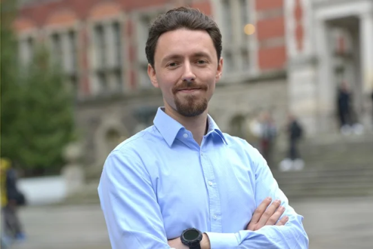 absolwent Artur Gańcza