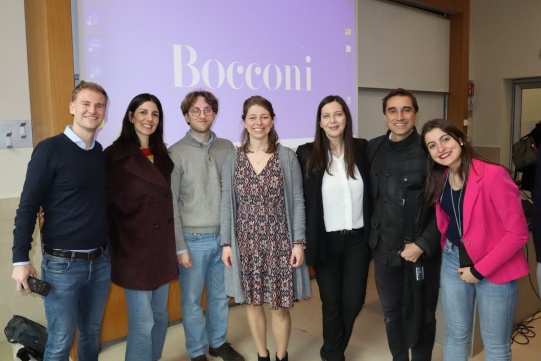 dr inż. Magdalena Fabjanowicz z uczestnikami 8 edycji programu Bocconi for Innovation