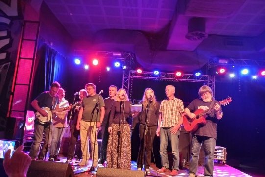 Zdjęcie występu zespołu FIFY 60. Janina Woszczyńska