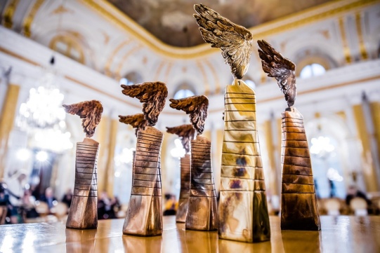 STATUŁETKI ZŁOTE SKRZYDŁA