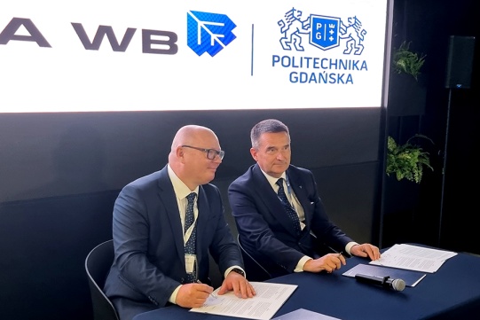 Photo: Prof. Krzysztof Wilde, Rector of Gdańsk Tech (on the left) and Adam Bartosiewicz, vice-president of WB Group (on the right). Photo by WB Group