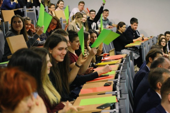 Grupa studentów z audytorium