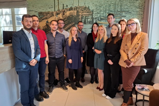 Photo of members from both Temas of Young Researchers