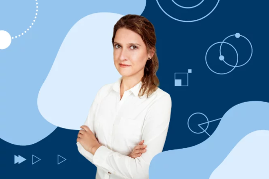 Na zdjęciu znajduje się kobieta z długimi ciemnymi włosami.