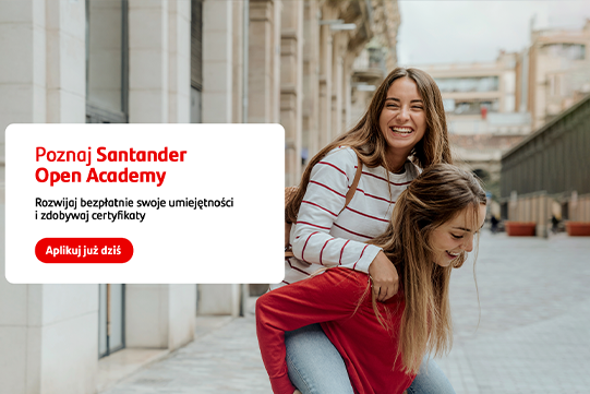 Na zdjęciu znajdują się dwie dziewczyny na tle budynku