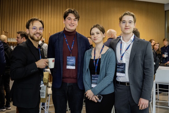 Członkowie koła SimLE na konferencji Space.Connect, od lewej: Oskar Zdunek ze Scanway Space, Jakub Jabłoński, Magdalena Sadowska i Wiktor Bołtrukiewicz
