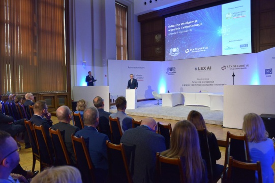 Konferencja naukowa „Sztuczna inteligencja w prawie i administracji: szanse i wyzwania” na PG z udziałem ministra cyfryzacji Krzysztof Gawkowskiego. Fot. Krzysztof Krzempek/PG