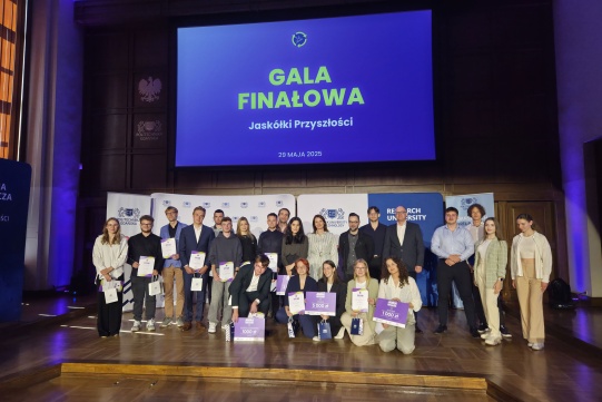 Finaliści konkursu Jaskółki Przyszłości 2025 podczas gali finałowej na Politechnice Gdańskiej