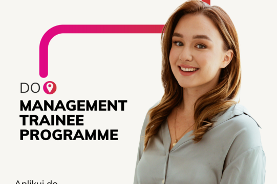 Na zdjęciu dziewczyna ubrana w jasną bluzkę