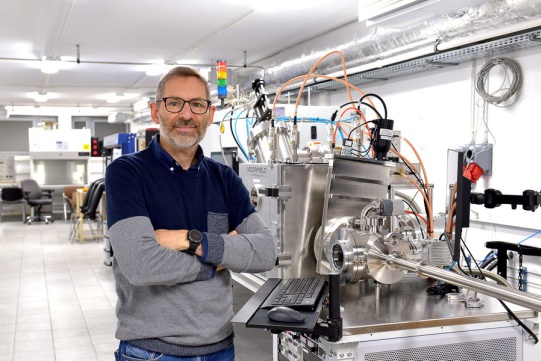 Prof. Robert Bogdanowicz we FutureLAB, laboratorium nowych materiałów, sensorów i systemów bezprzewodowych PG