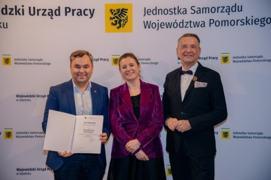 Na zdjęciu trzy osoby