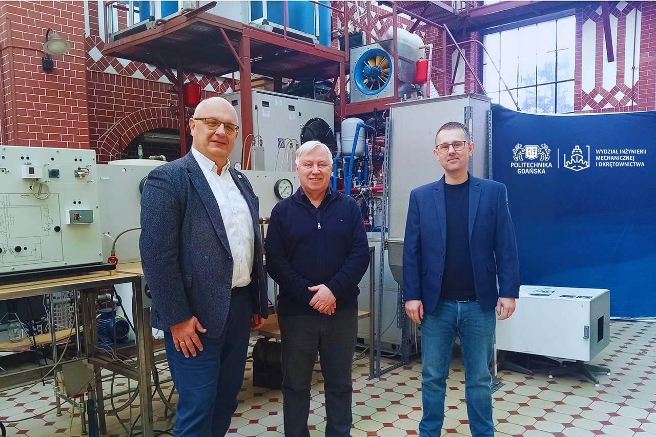 Na zdj. od lewej: prof. Dariusz Mikielewicz, Bogusław Witkowski, prezes APS Group oraz prof. Rafał Andrzejczyk. Fot. APS Group