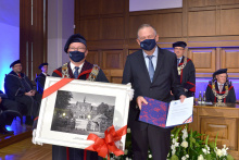 Prof. Krzysztof Wilde, the rector of Gdańsk University of Technology honored prof. Andrzej Czyżewski with the title of ‘Personality of the Year of Gdańsk University of Technology 2020’ during the inauguration of the academic year 2020/2021. Photo Krzysztof Krzempek / Gdańsk University of Technology