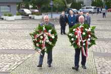 The inaugural ceremonies began in the morning when prof. Krzysztof Wilde, rector of GUT and PhD, Eng. Tadeusz Szymański laid wreaths at the Monument to the Fallen Shipyard Workers. Photo Krzysztof Krzempek / GUT