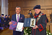 The inaugural lecture was given by prof. Łukasz Sułkowski. In the picture, with the rector prof. Krzysztof Wilde. Photo Krzysztof Krzempek / Gdańsk University of Technology