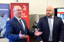 In the picture from the left: prof. Krzysztof Wilde, rector of Gdańsk University of Technology and Jakub Ruszkowski, vice president of the management board of Mitutoyo Polska. Photo Krzysztof Krzempek / Gdańsk University of Technology