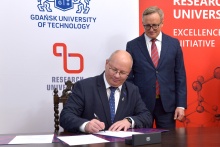 In the picture, signing the letter of intent: prof. Krzysztof Wilde and Prof. Leszek Kalinowski. Picture - Krzysztof Krzempek