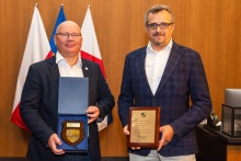 In the picture: prof. Krzysztof Wilde, rector of Gdańsk Tech (left) and Paweł Lulewicz, president of PGZ Stocznia Wojenna. Photo: Patrycja Czarnuch / Gdańsk University of Technology