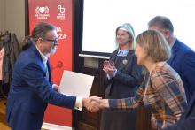 Gratulacje przyjmuje dr hab. inż. arch. Marek Wysocki. Fot. Krzysztof Krzempek / Politechnika Gdańska