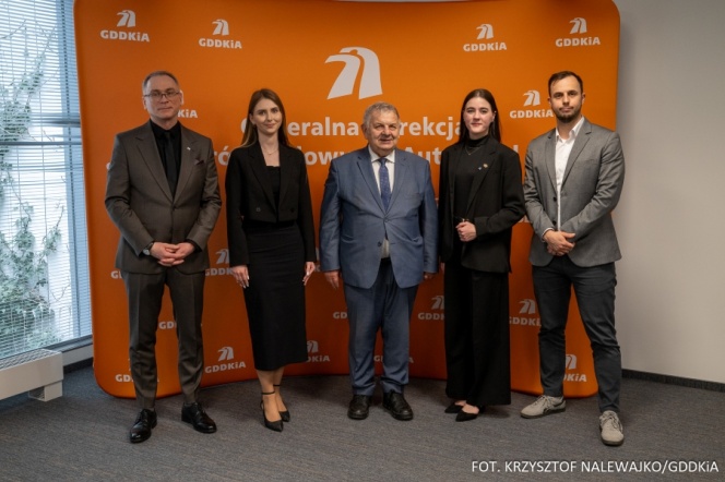 zdjęcie - Studentki WILiŚ i promotorzy