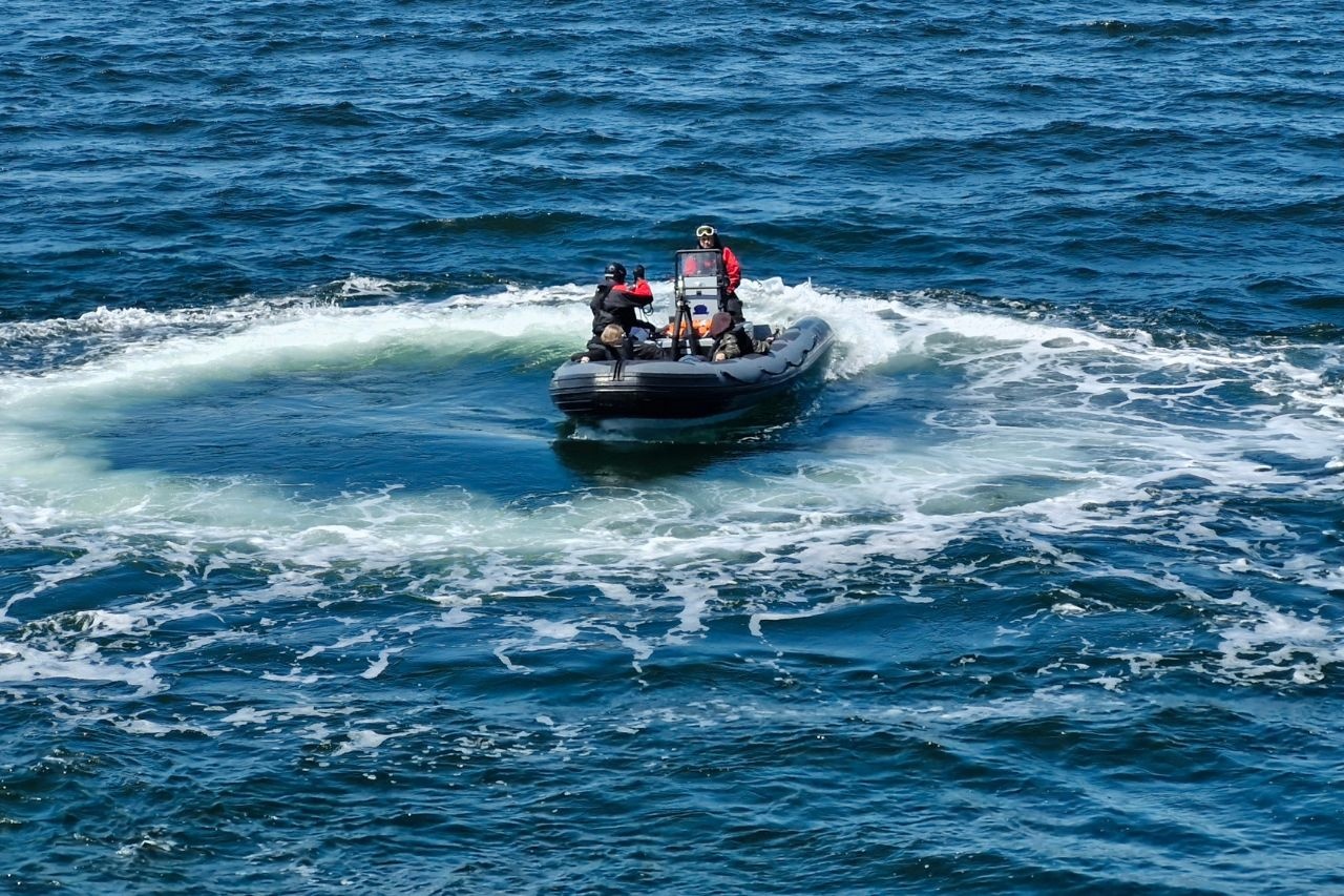 Studenci Geodezji WILiŚ na pokładzie ORP Kormoran