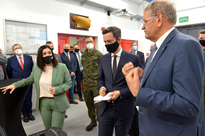 Na zdjęciu od lewej: Magdalena Sroka, posłanka na Sejm RP, Płk. Jacek Najs, MON, Marcin Ociepa, sekretarz stanu MON, prof. Lech Rowiński. Fot. Krzysztof Krzempek/PG