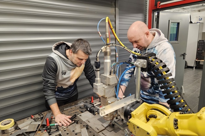 Specjalista w dziedzinie spawalnictwa na stażu naukowym na WIMiO