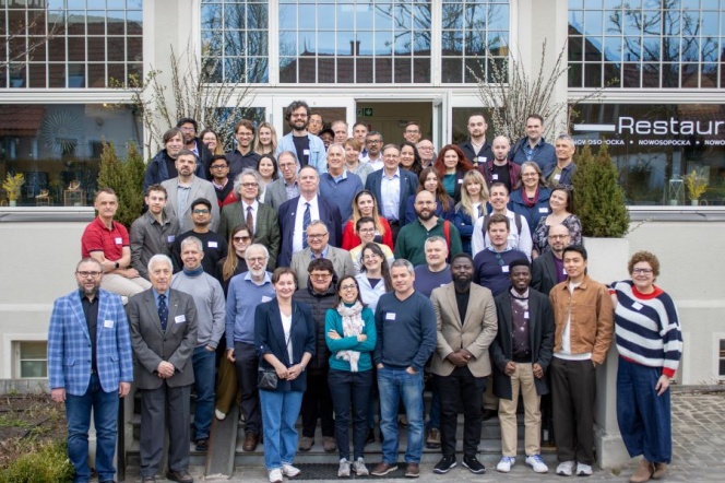 Zdjęcie grupowe: uczestnicy DEA Club 2026