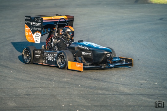 Trzy edycje zawodów i plany na przyszłość. Studenci z PGRacing Team podsumowują sezon