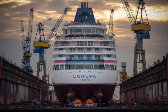 Statek Europa na stoczni