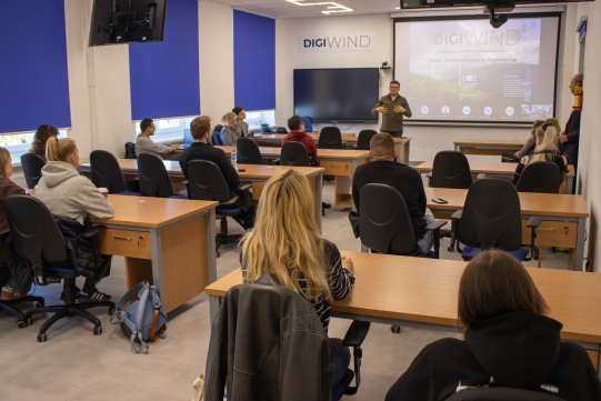 Pierwsi studenci Smart Renewable Energy Engineering. Spotkanie organizacyjne na WIMiO