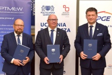 Nz. od lewej: Mariusz Witoński, prezes PTMEW; prof. Krzysztof Wilde, rektor P; Dariusz Lociński, prezes PGE Baltica