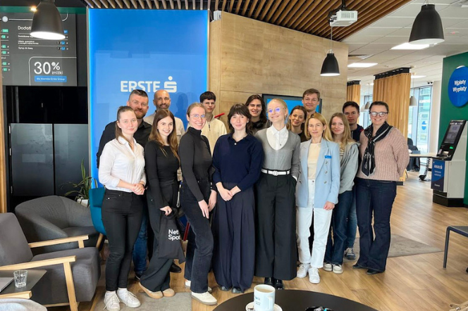 Studenci w Erste Bank S.A.