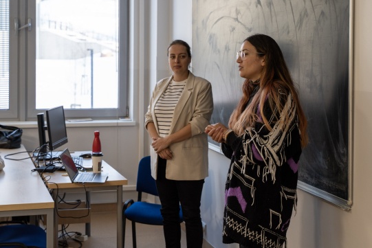 Dr Elżbieta Karwowska z gościem Dominiką Tomaszewską-Stojek